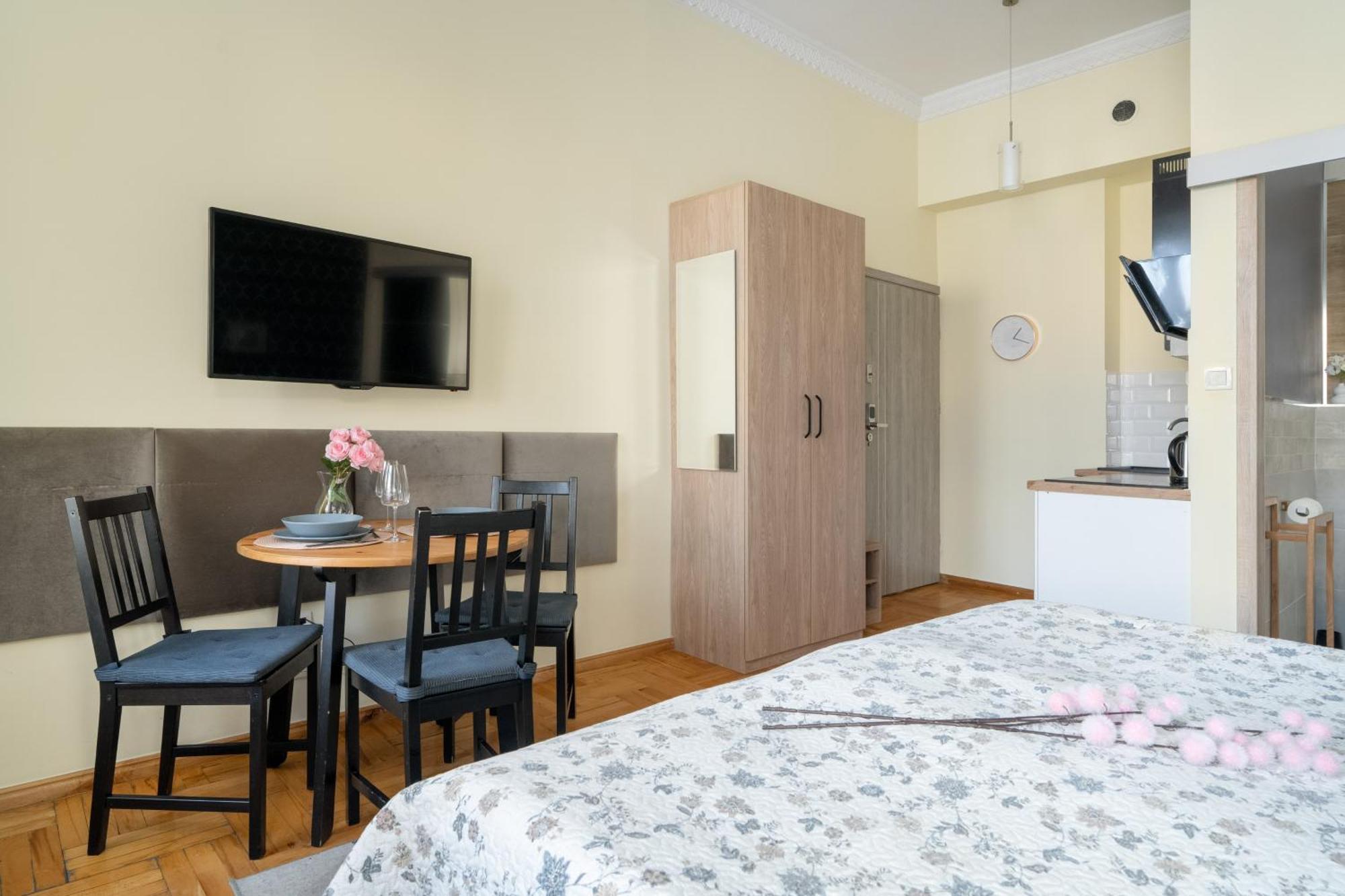 Przytulne Studia Very Berry W Poznaniu Blisko Parku By Noclegi Renters Exteriér fotografie