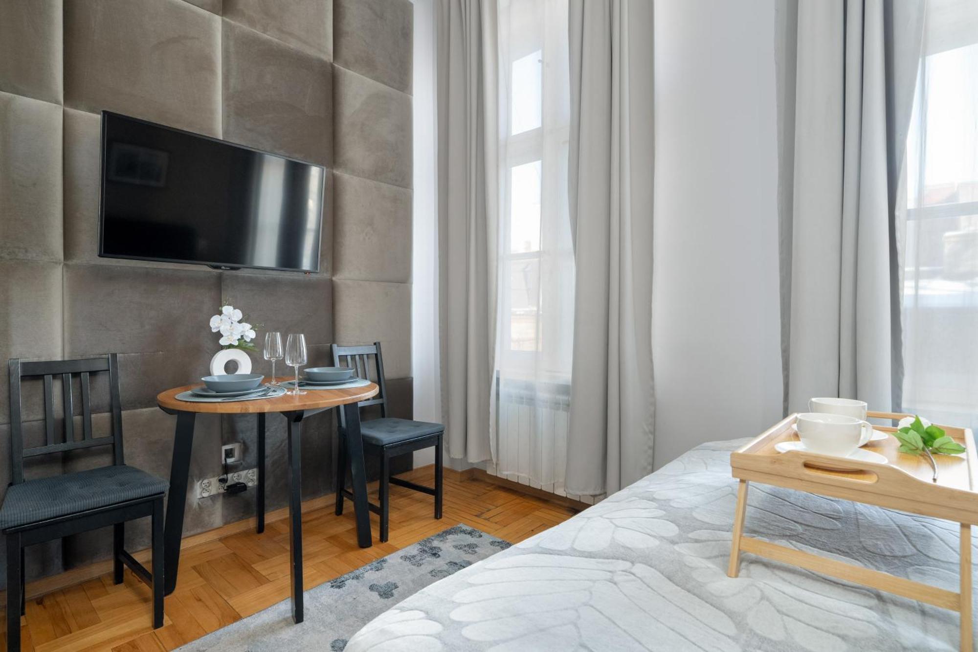 Przytulne Studia Very Berry W Poznaniu Blisko Parku By Noclegi Renters Exteriér fotografie