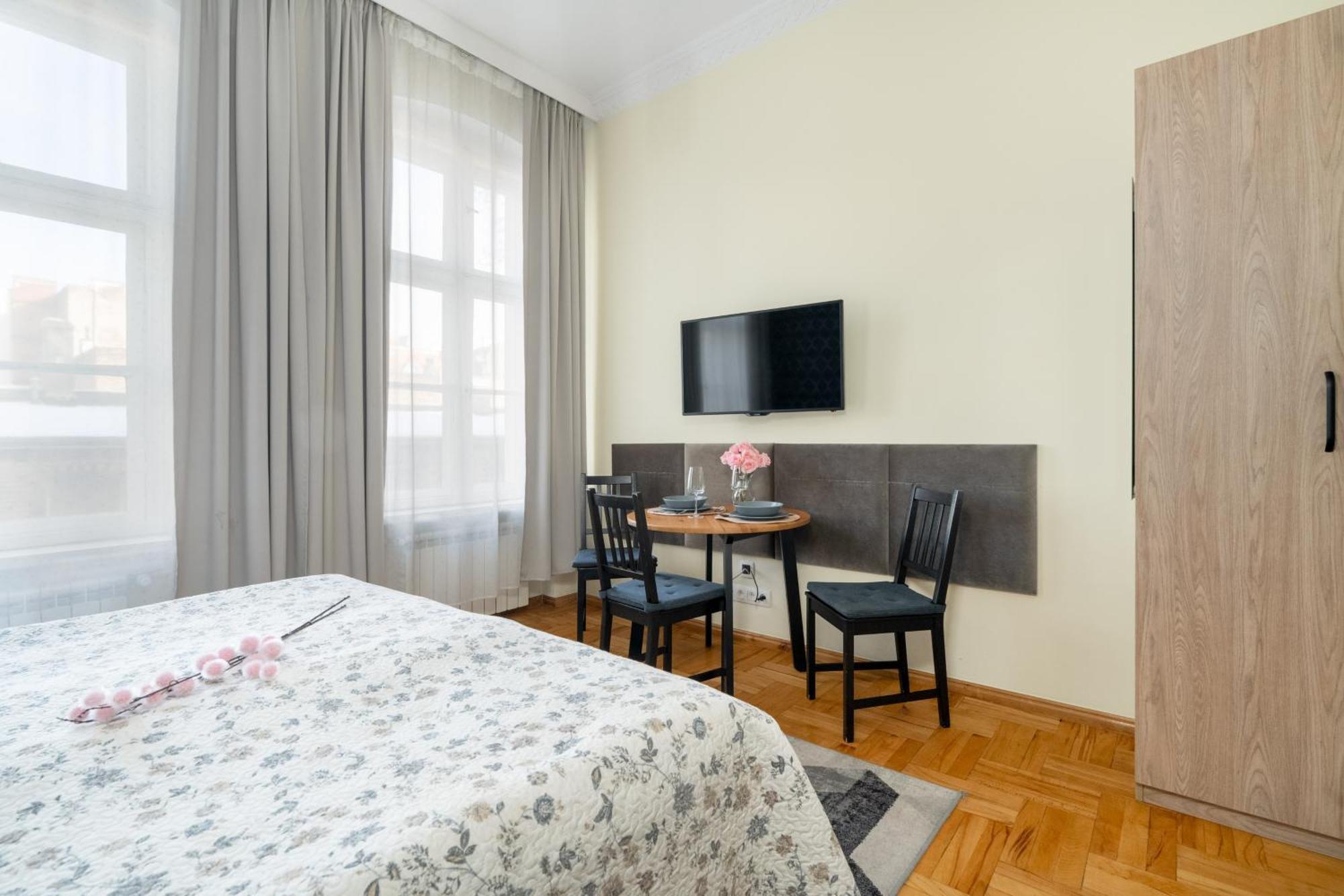 Przytulne Studia Very Berry W Poznaniu Blisko Parku By Noclegi Renters Exteriér fotografie